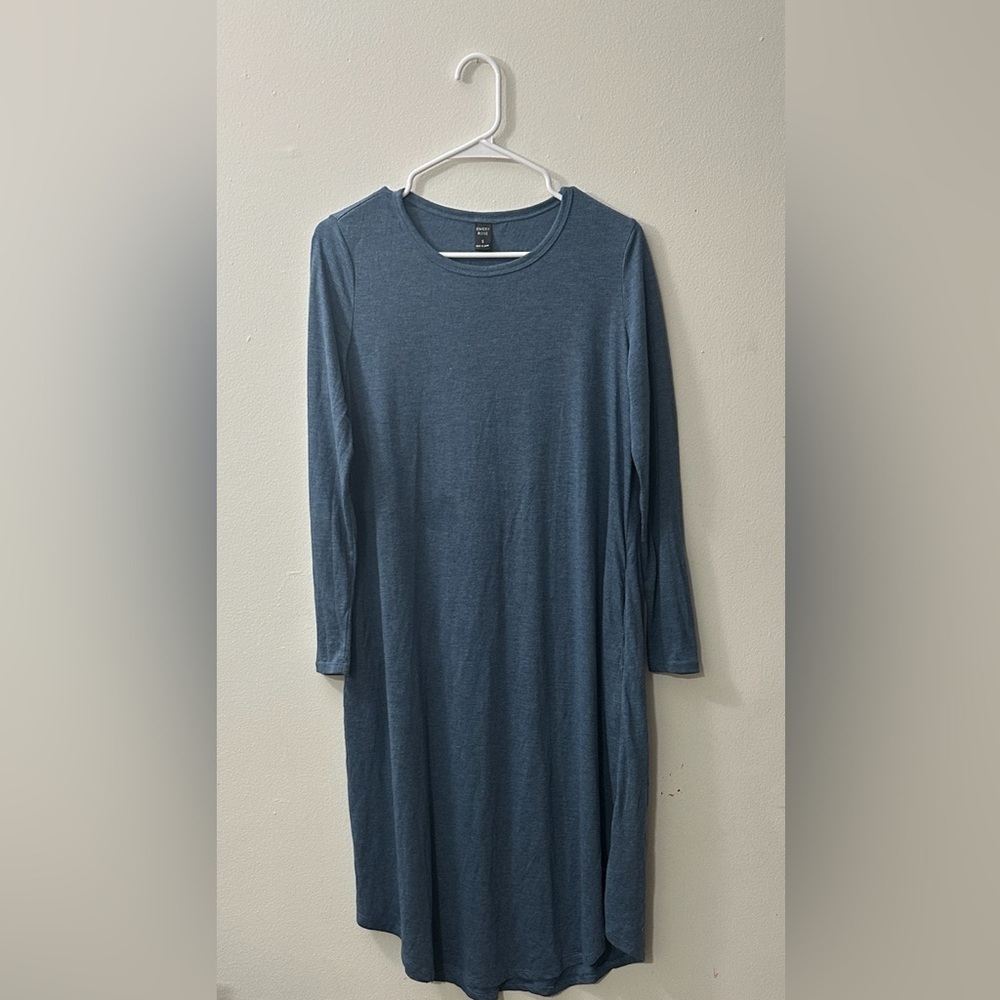 EMERY ROSE Loose Dress with Pockets SIZE SMALL Long Sleeve Round Neckline Thin